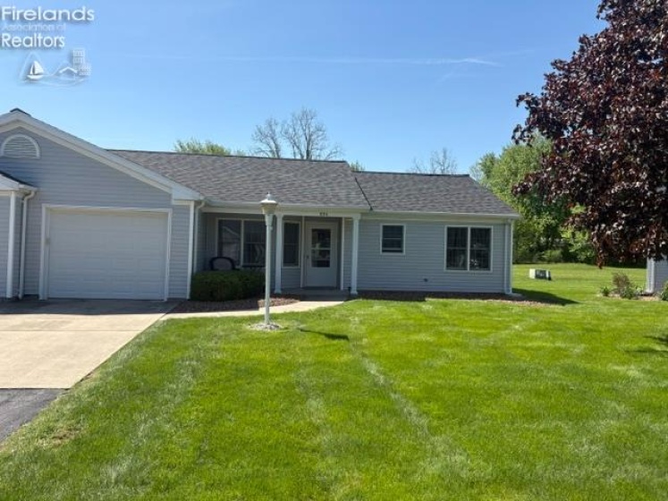 894 Meadow Lane, Fremont, 43420, 2 Bedrooms Bedrooms, ,2 BathroomsBathrooms,Residential,For Sale,Meadow Lane,20261610
