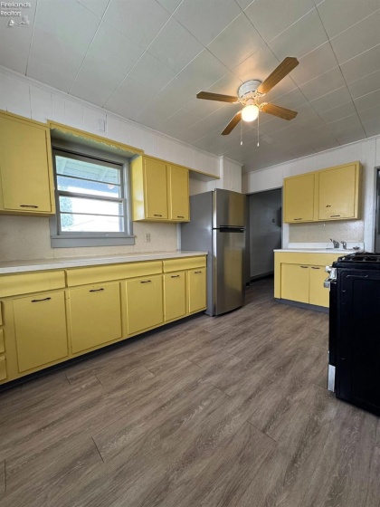 908 Ontario Street, Sandusky, 44870, 2 Bedrooms Bedrooms, ,1 BathroomBathrooms,Residential,For Sale,Ontario,20261635
