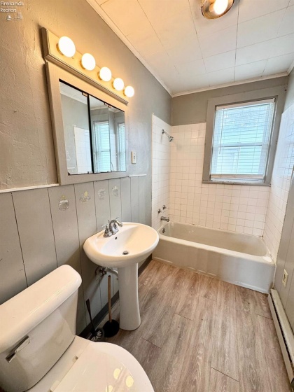 908 Ontario Street, Sandusky, 44870, 2 Bedrooms Bedrooms, ,1 BathroomBathrooms,Residential,For Sale,Ontario,20261635