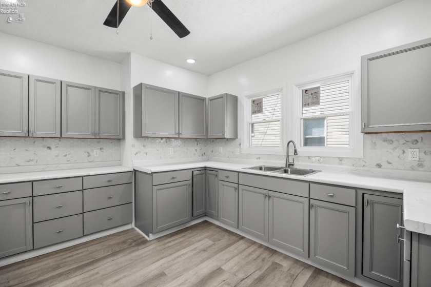 929 Washington Ave., Lorain, 44052, 4 Bedrooms Bedrooms, ,2 BathroomsBathrooms,Residential,For Sale,Washington Ave.,20261634