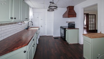 430 Vine Street, Fremont, 43420, 3 Bedrooms Bedrooms, ,1 BathroomBathrooms,Residential,For Sale,Vine,20261443 430 Vine Street, Fremont, 43420, 3 Bedrooms Bedrooms, ,1 BathroomBathrooms,Residential,For Sale,Vine,20261443