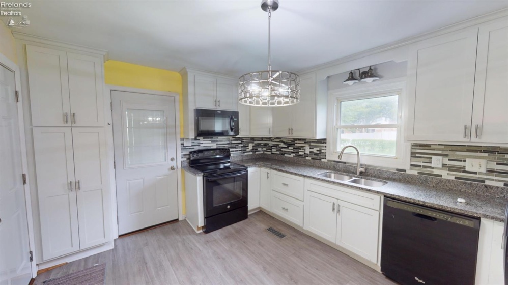 231 St. Paul Drive, Fremont, 43420, 4 Bedrooms Bedrooms, ,2 BathroomsBathrooms,Residential,For Sale,St. Paul,20261569