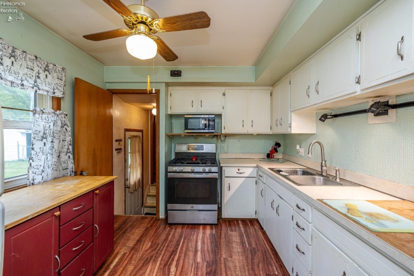 6833 Maplewood Road, Parma, 44130, 3 Bedrooms Bedrooms, ,2 BathroomsBathrooms,Residential,For Sale,Maplewood,20261630