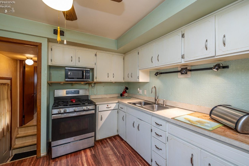 6833 Maplewood Road, Parma, 44130, 3 Bedrooms Bedrooms, ,2 BathroomsBathrooms,Residential,For Sale,Maplewood,20261630