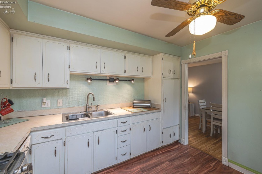 6833 Maplewood Road, Parma, 44130, 3 Bedrooms Bedrooms, ,2 BathroomsBathrooms,Residential,For Sale,Maplewood,20261630