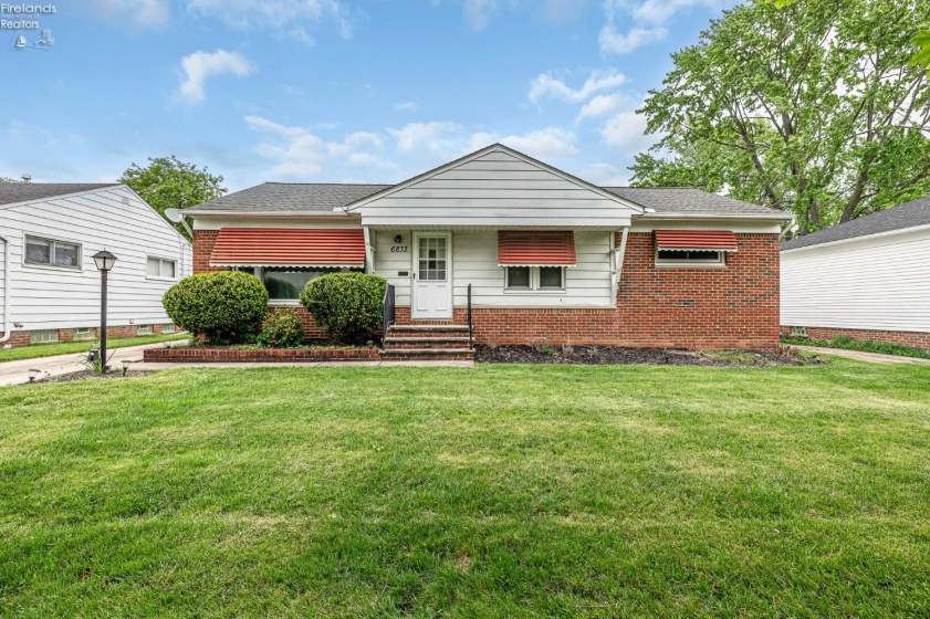 6833 Maplewood Road, Parma, 44130, 3 Bedrooms Bedrooms, ,2 BathroomsBathrooms,Residential,For Sale,Maplewood,20261630