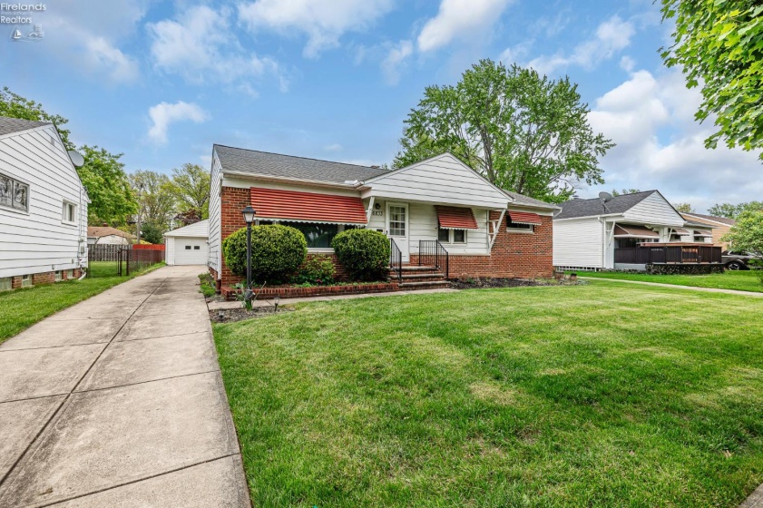 6833 Maplewood Road, Parma, 44130, 3 Bedrooms Bedrooms, ,2 BathroomsBathrooms,Residential,For Sale,Maplewood,20261630