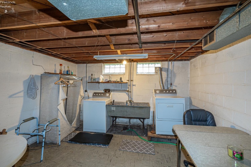 6833 Maplewood Road, Parma, 44130, 3 Bedrooms Bedrooms, ,2 BathroomsBathrooms,Residential,For Sale,Maplewood,20261630