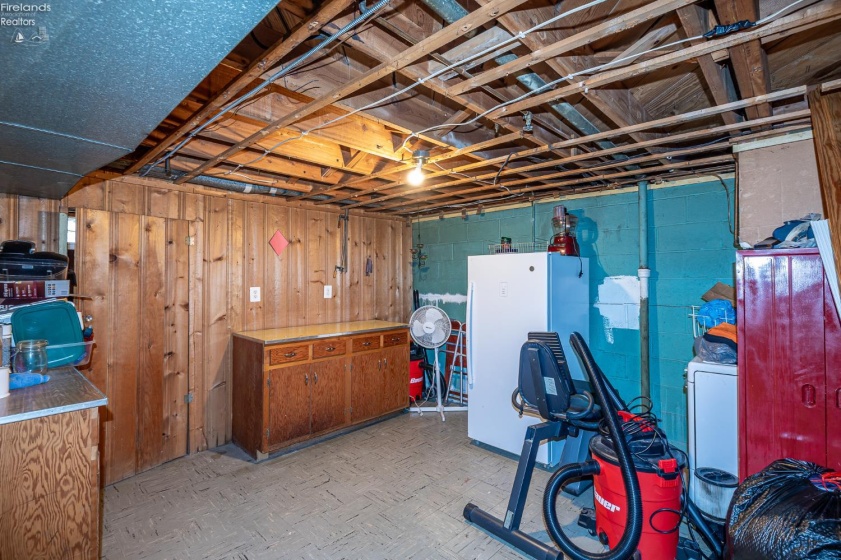 6833 Maplewood Road, Parma, 44130, 3 Bedrooms Bedrooms, ,2 BathroomsBathrooms,Residential,For Sale,Maplewood,20261630