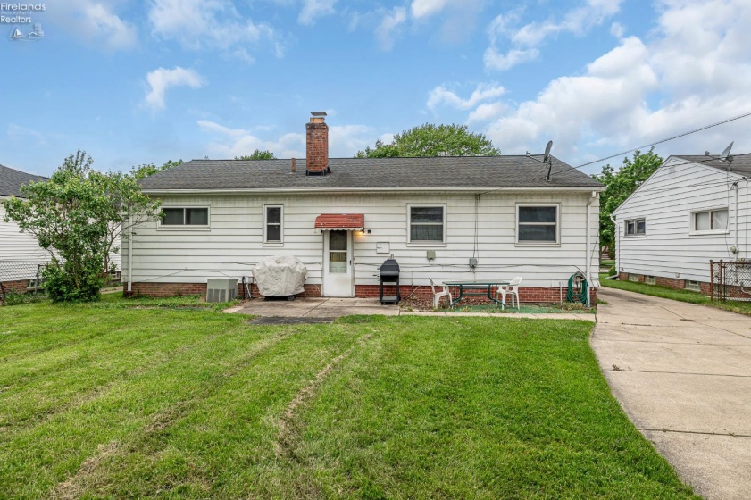 6833 Maplewood Road, Parma, 44130, 3 Bedrooms Bedrooms, ,2 BathroomsBathrooms,Residential,For Sale,Maplewood,20261630
