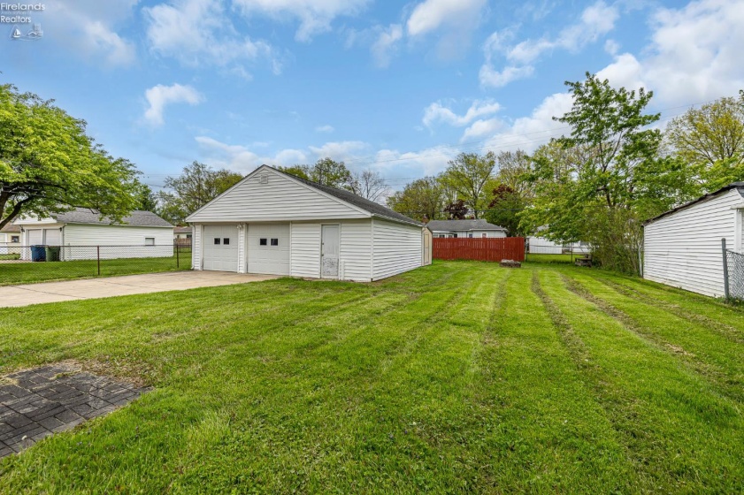 6833 Maplewood Road, Parma, 44130, 3 Bedrooms Bedrooms, ,2 BathroomsBathrooms,Residential,For Sale,Maplewood,20261630