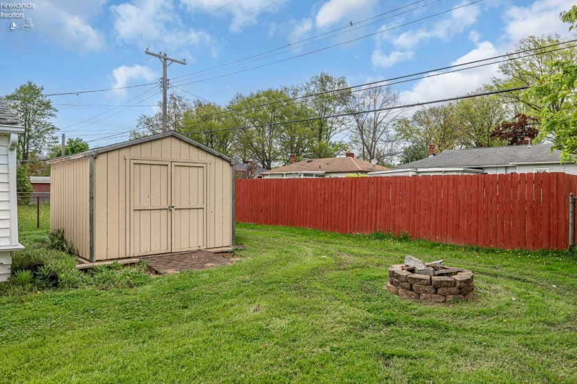6833 Maplewood Road, Parma, 44130, 3 Bedrooms Bedrooms, ,2 BathroomsBathrooms,Residential,For Sale,Maplewood,20261630
