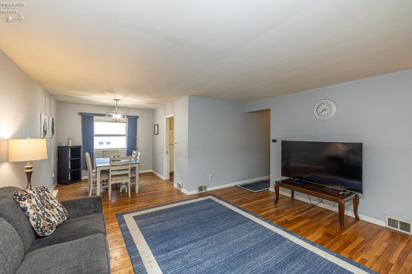 6833 Maplewood Road, Parma, 44130, 3 Bedrooms Bedrooms, ,2 BathroomsBathrooms,Residential,For Sale,Maplewood,20261630