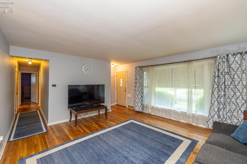 6833 Maplewood Road, Parma, 44130, 3 Bedrooms Bedrooms, ,2 BathroomsBathrooms,Residential,For Sale,Maplewood,20261630