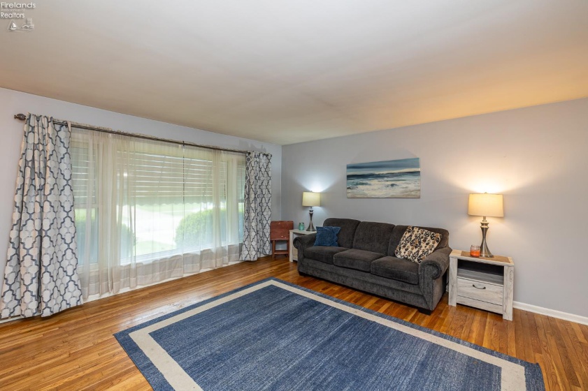 6833 Maplewood Road, Parma, 44130, 3 Bedrooms Bedrooms, ,2 BathroomsBathrooms,Residential,For Sale,Maplewood,20261630