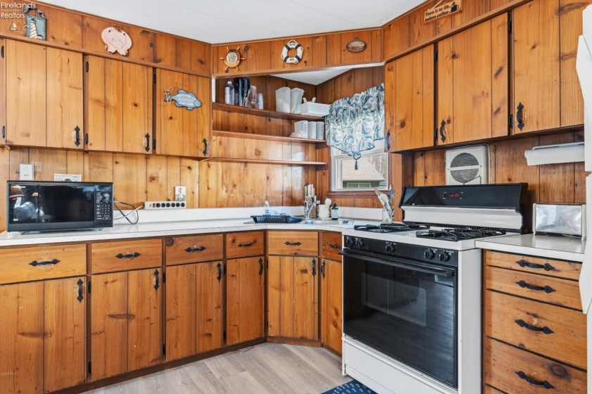 2175 Catawba Road, Port Clinton, 43452, 2 Bedrooms Bedrooms, ,1 BathroomBathrooms,Residential,For Sale,Catawba,20261657