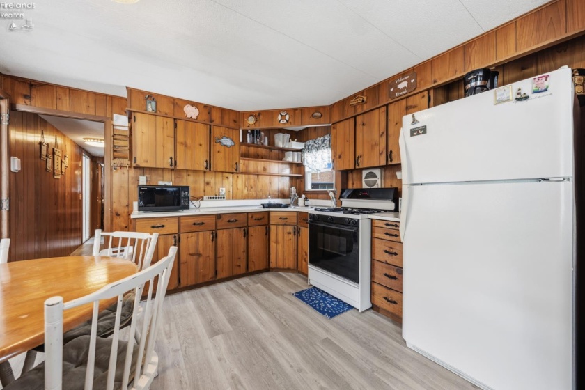 2175 Catawba Road, Port Clinton, 43452, 2 Bedrooms Bedrooms, ,1 BathroomBathrooms,Residential,For Sale,Catawba,20261657