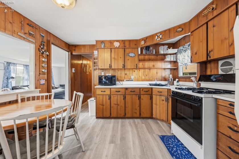 2175 Catawba Road, Port Clinton, 43452, 2 Bedrooms Bedrooms, ,1 BathroomBathrooms,Residential,For Sale,Catawba,20261657
