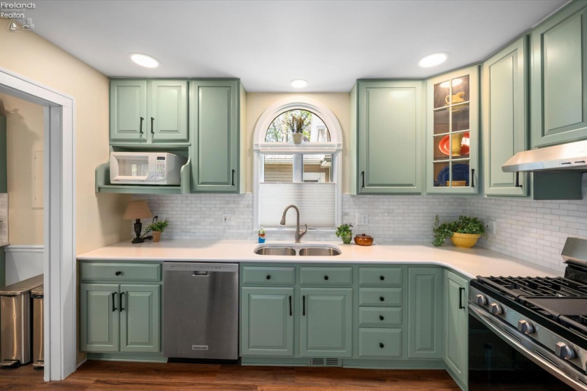 430 Vine Avenue, Lakeside, 43440, 4 Bedrooms Bedrooms, ,3 BathroomsBathrooms,Residential,For Sale,Vine,20261654