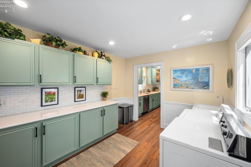 430 Vine Avenue, Lakeside, 43440, 4 Bedrooms Bedrooms, ,3 BathroomsBathrooms,Residential,For Sale,Vine,20261654