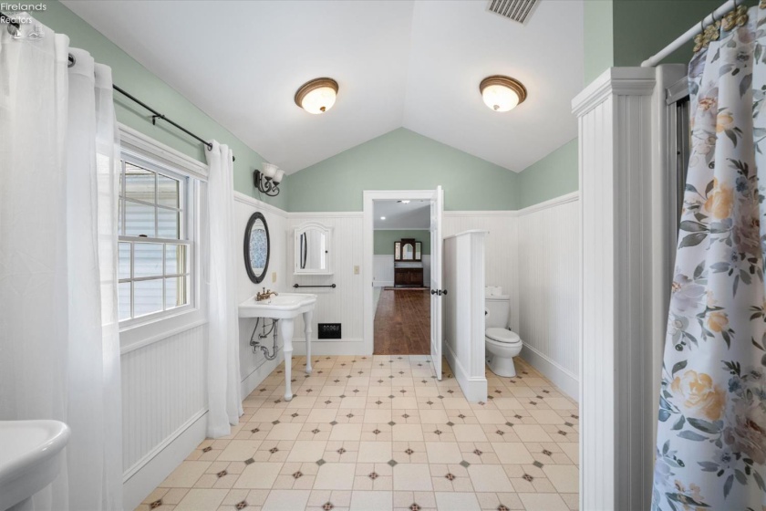 430 Vine Avenue, Lakeside, 43440, 4 Bedrooms Bedrooms, ,3 BathroomsBathrooms,Residential,For Sale,Vine,20261654