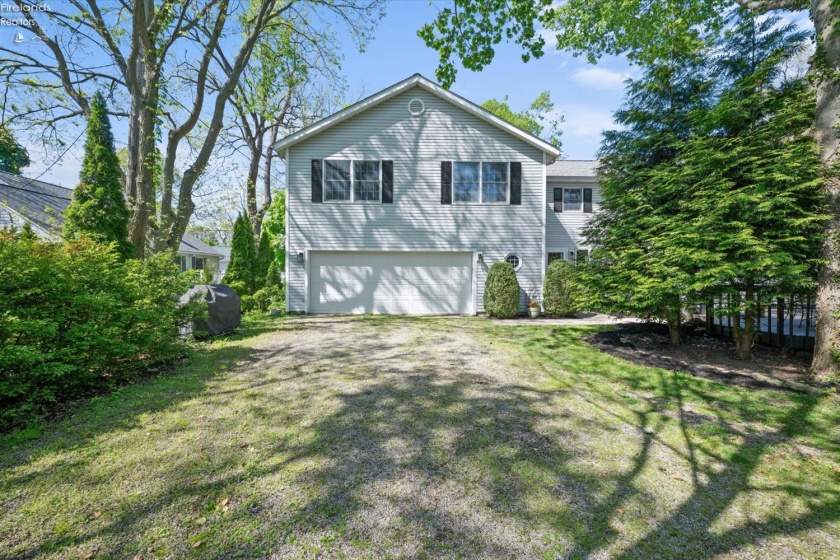 430 Vine Avenue, Lakeside, 43440, 4 Bedrooms Bedrooms, ,3 BathroomsBathrooms,Residential,For Sale,Vine,20261654