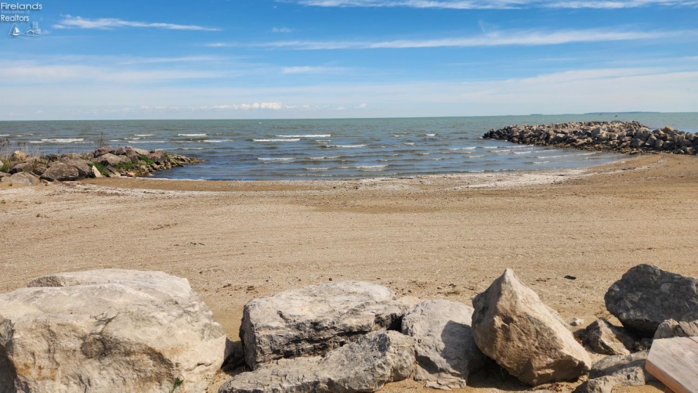 49 Schooner Point Drive, Port Clinton, 43452, 2 Bedrooms Bedrooms, ,2 BathroomsBathrooms,Residential,For Sale,Schooner Point,20261682