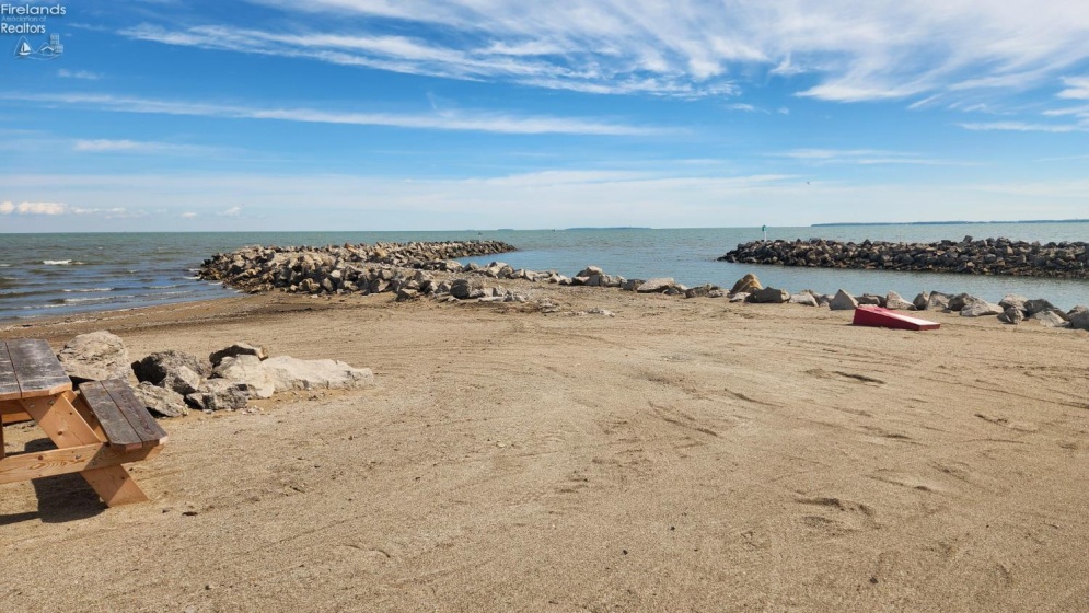 49 Schooner Point Drive, Port Clinton, 43452, 2 Bedrooms Bedrooms, ,2 BathroomsBathrooms,Residential,For Sale,Schooner Point,20261682