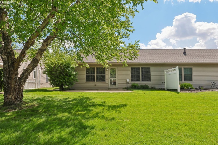 2111 Lakefield Drive, Huron, 44839, 2 Bedrooms Bedrooms, ,2 BathroomsBathrooms,Residential,For Sale,Lakefield,20261686