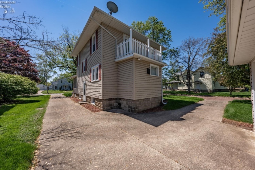 403 4th Street, Port Clinton, 43452, 4 Bedrooms Bedrooms, ,2 BathroomsBathrooms,Residential,For Sale,4th,20261685