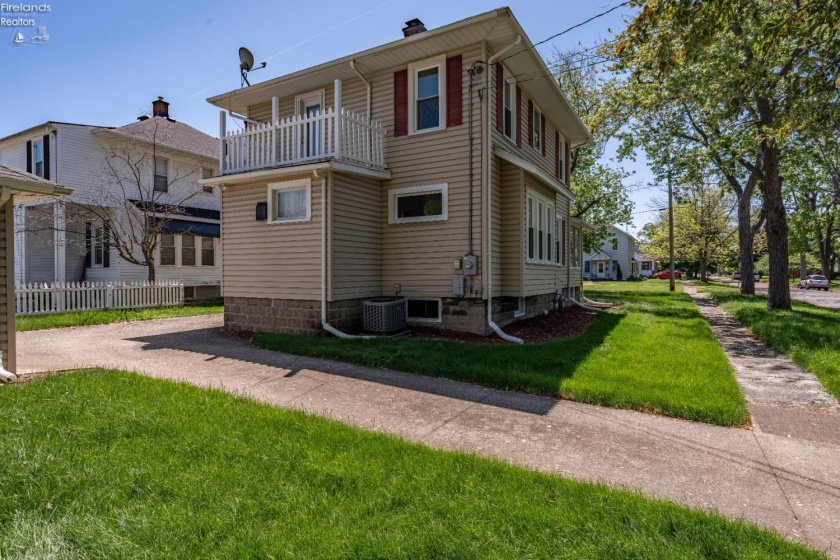 403 4th Street, Port Clinton, 43452, 4 Bedrooms Bedrooms, ,2 BathroomsBathrooms,Residential,For Sale,4th,20261685