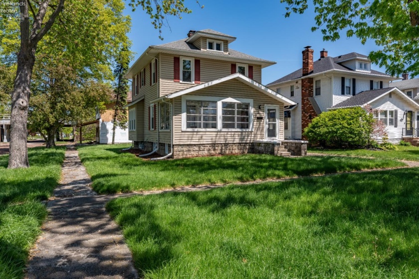 403 4th Street, Port Clinton, 43452, 4 Bedrooms Bedrooms, ,2 BathroomsBathrooms,Residential,For Sale,4th,20261685
