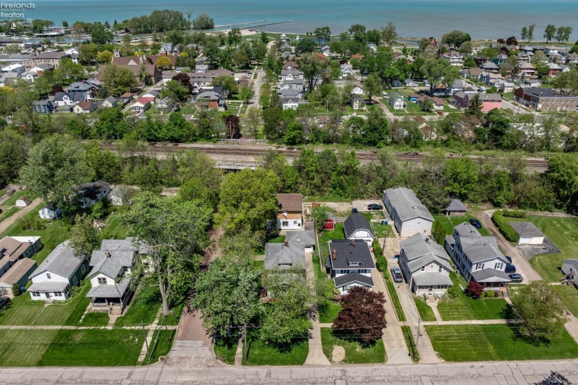 403 4th Street, Port Clinton, 43452, 4 Bedrooms Bedrooms, ,2 BathroomsBathrooms,Residential,For Sale,4th,20261685
