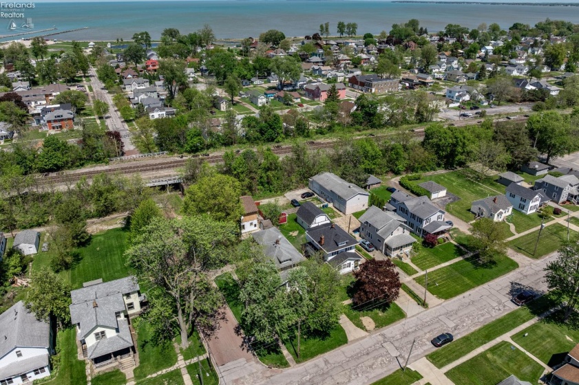 403 4th Street, Port Clinton, 43452, 4 Bedrooms Bedrooms, ,2 BathroomsBathrooms,Residential,For Sale,4th,20261685