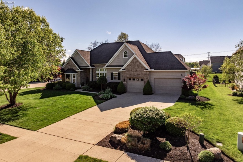 2580 Fairfield Drive, Avon, 44011, 3 Bedrooms Bedrooms, ,3 BathroomsBathrooms,Residential,For Sale,Fairfield,20261694