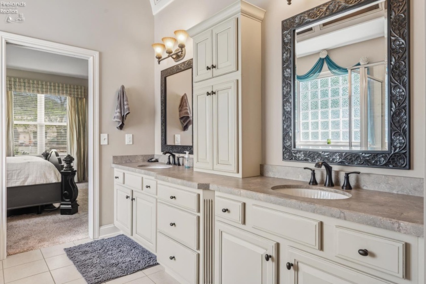 2580 Fairfield Drive, Avon, 44011, 3 Bedrooms Bedrooms, ,3 BathroomsBathrooms,Residential,For Sale,Fairfield,20261694