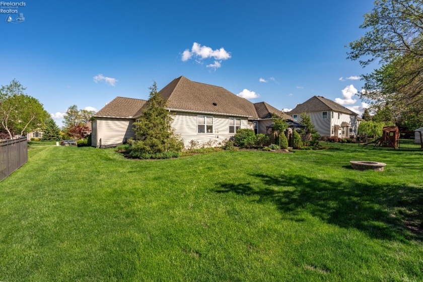 2580 Fairfield Drive, Avon, 44011, 3 Bedrooms Bedrooms, ,3 BathroomsBathrooms,Residential,For Sale,Fairfield,20261694