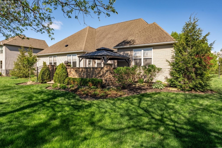 2580 Fairfield Drive, Avon, 44011, 3 Bedrooms Bedrooms, ,3 BathroomsBathrooms,Residential,For Sale,Fairfield,20261694