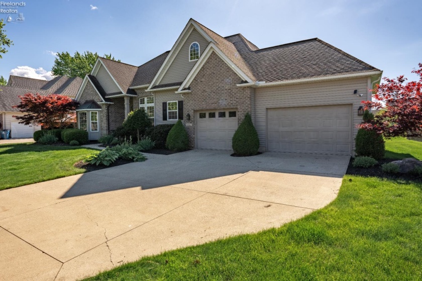 2580 Fairfield Drive, Avon, 44011, 3 Bedrooms Bedrooms, ,3 BathroomsBathrooms,Residential,For Sale,Fairfield,20261694