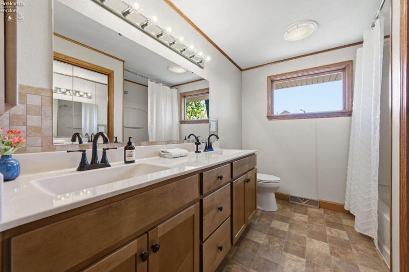 4561 Newbury, Vermilion, 44089, 3 Bedrooms Bedrooms, ,2 BathroomsBathrooms,Residential,For Sale,Newbury,20261587