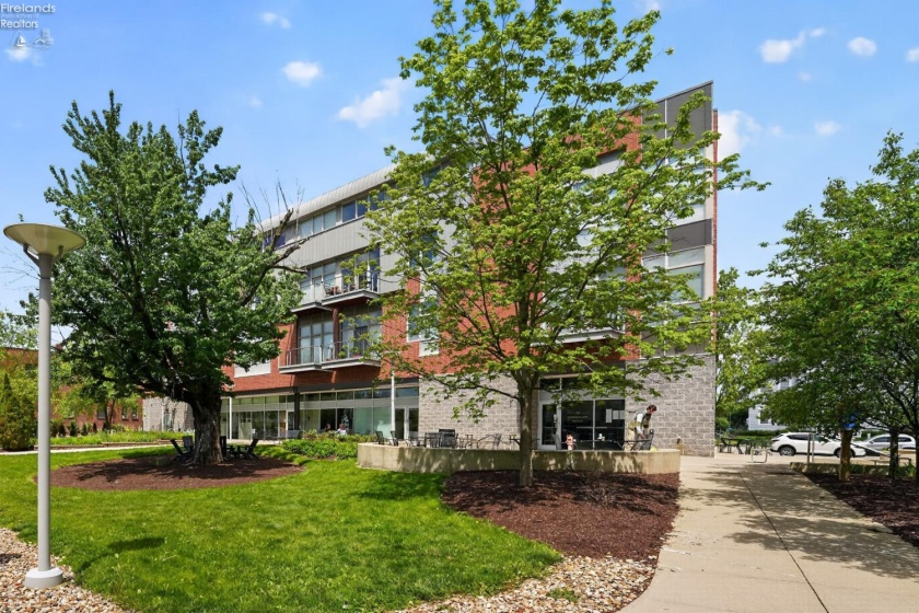 65 college, Oberlin, 44074, 2 Bedrooms Bedrooms, ,2 BathroomsBathrooms,Residential,For Sale,college,20261702