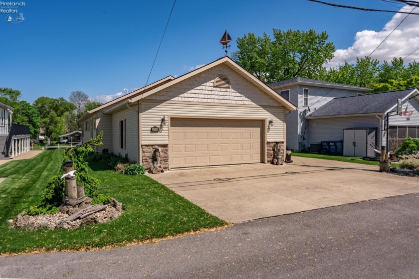 1385 McCloy Avenue, Port Clinton, 43452, 3 Bedrooms Bedrooms, ,2 BathroomsBathrooms,Residential,For Sale,McCloy,20261703