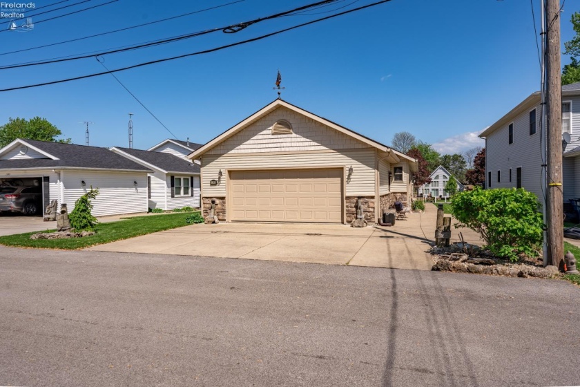 1385 McCloy Avenue, Port Clinton, 43452, 3 Bedrooms Bedrooms, ,2 BathroomsBathrooms,Residential,For Sale,McCloy,20261703