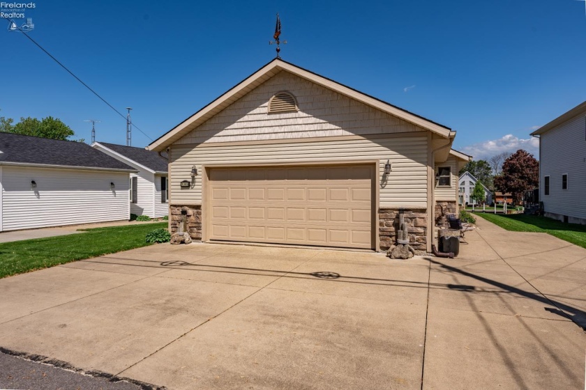 1385 McCloy Avenue, Port Clinton, 43452, 3 Bedrooms Bedrooms, ,2 BathroomsBathrooms,Residential,For Sale,McCloy,20261703