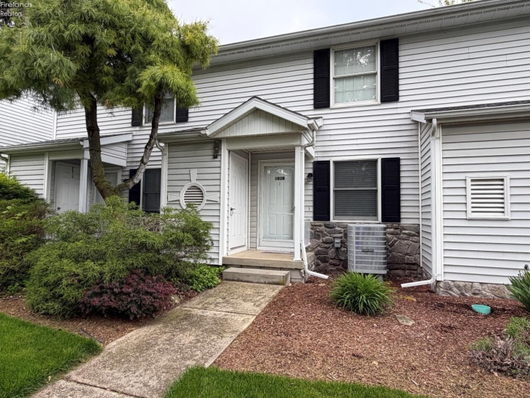 102 Landing Lane, Marblehead, 43440, 2 Bedrooms Bedrooms, ,2 BathroomsBathrooms,Residential,For Sale,Landing,20261699
