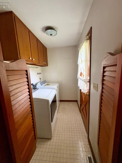 41 Oakwood Drive, Tiffin, 44883, 2 Bedrooms Bedrooms, ,1 BathroomBathrooms,Residential,For Sale,Oakwood,20261720