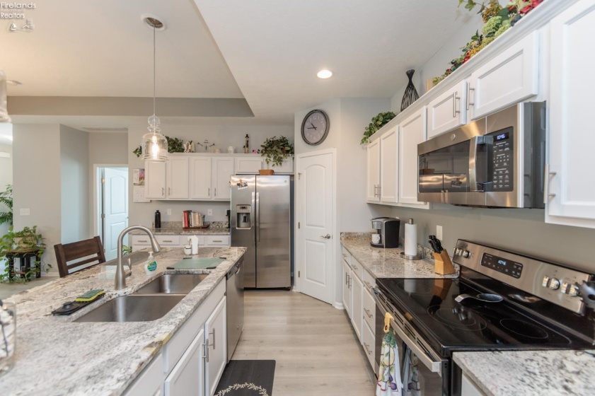 6012 Coventry Circle, Huron, 44839, 2 Bedrooms Bedrooms, ,3 BathroomsBathrooms,Residential,For Sale,Coventry,20261715