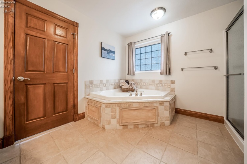 3706 Baycliffs Drive, Marblehead, 43440, 4 Bedrooms Bedrooms, ,4 BathroomsBathrooms,Residential,For Sale,Baycliffs,20261514