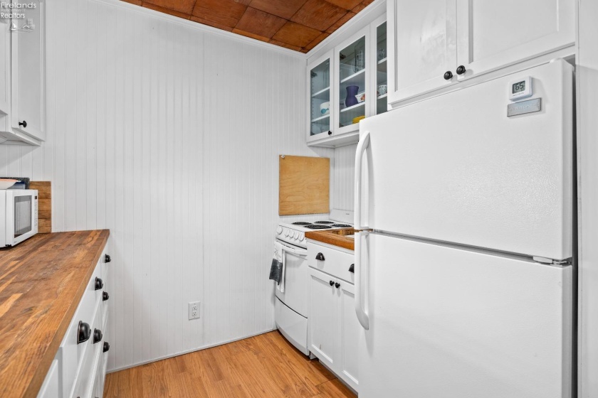 5861 Woodland Drive, Port Clinton, 43452, 4 Bedrooms Bedrooms, ,2 BathroomsBathrooms,Residential,For Sale,Woodland,20261739
