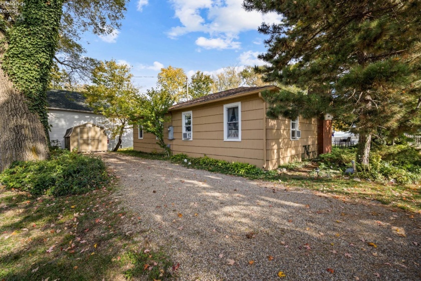 5861 Woodland Drive, Port Clinton, 43452, 4 Bedrooms Bedrooms, ,2 BathroomsBathrooms,Residential,For Sale,Woodland,20261739